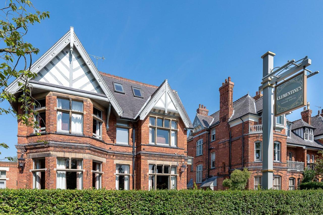 Clementine'S Guest House York Exterior foto The former station building, now a private house