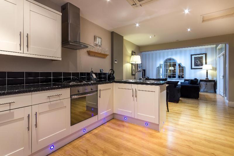 Clementine'S Guest House York Habitación foto A modern kitchen